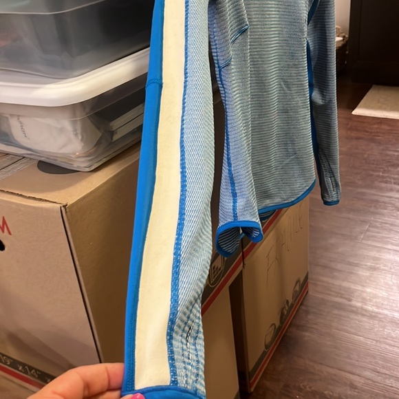 Lululemon long sleeve top - Picture 6 of 8